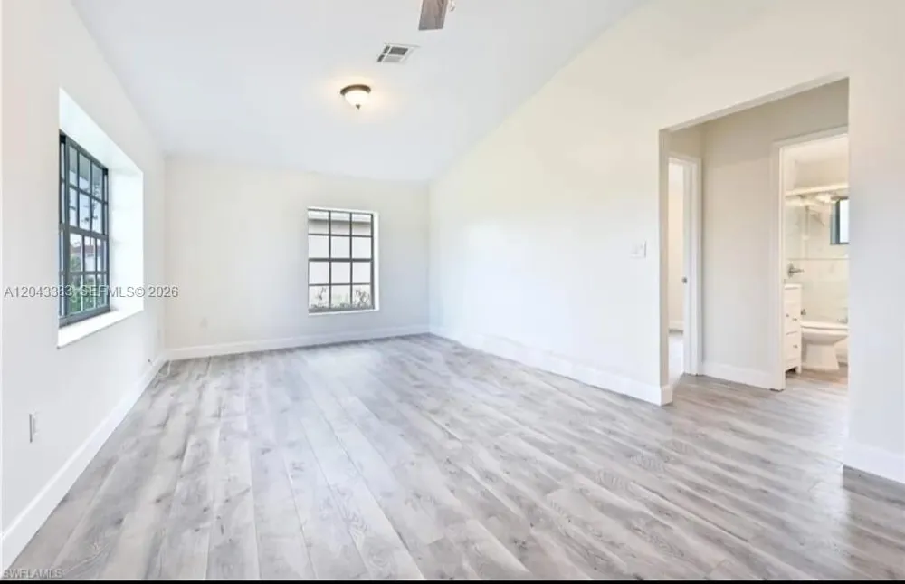 2830 NE 4th Ave Naples, FL 34120