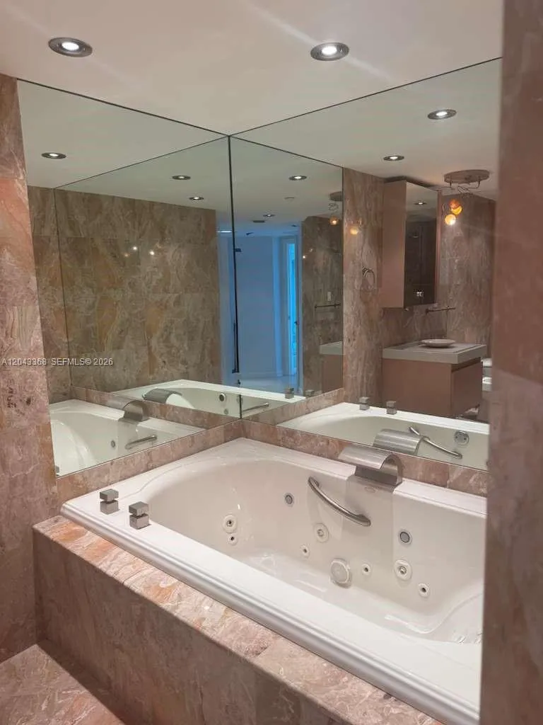 5025 Collins Ave #1602 Miami Beach, FL 33140