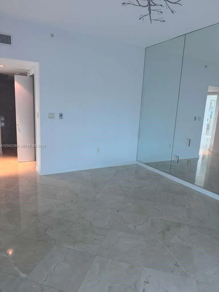 5025 Collins Ave #1602 Miami Beach, FL 33140