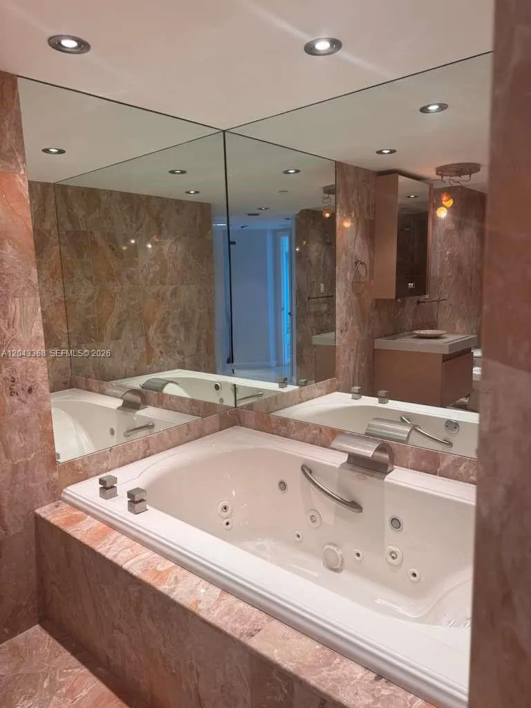 5025 Collins Ave #1602 Miami Beach, FL 33140