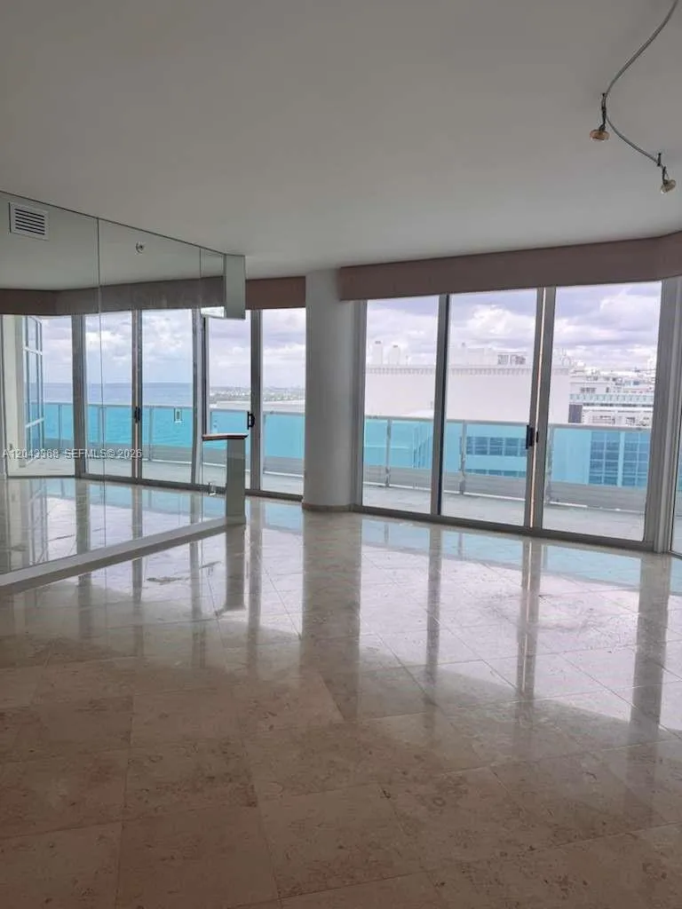 5025 Collins Ave #1602 Miami Beach, FL 33140