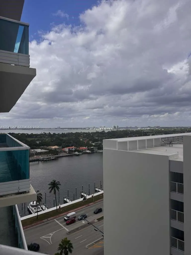 5025 Collins Ave #1602 Miami Beach, FL 33140
