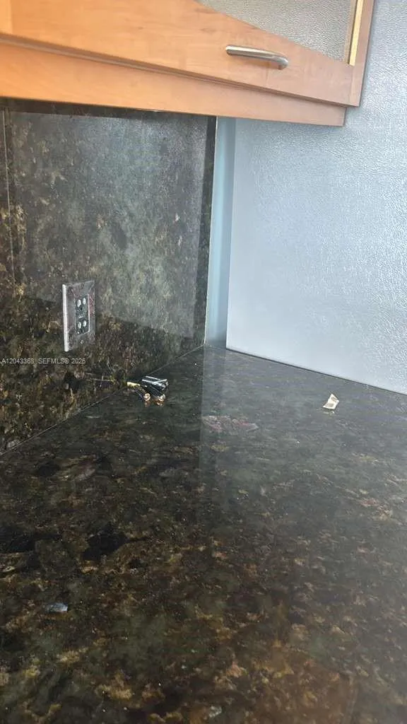 5025 Collins Ave #1602 Miami Beach, FL 33140
