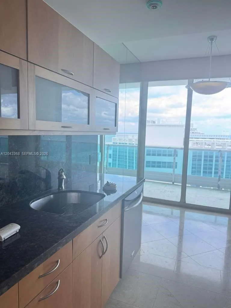 5025 Collins Ave #1602 Miami Beach, FL 33140