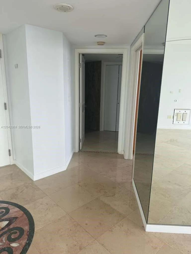 5025 Collins Ave #1602 Miami Beach, FL 33140