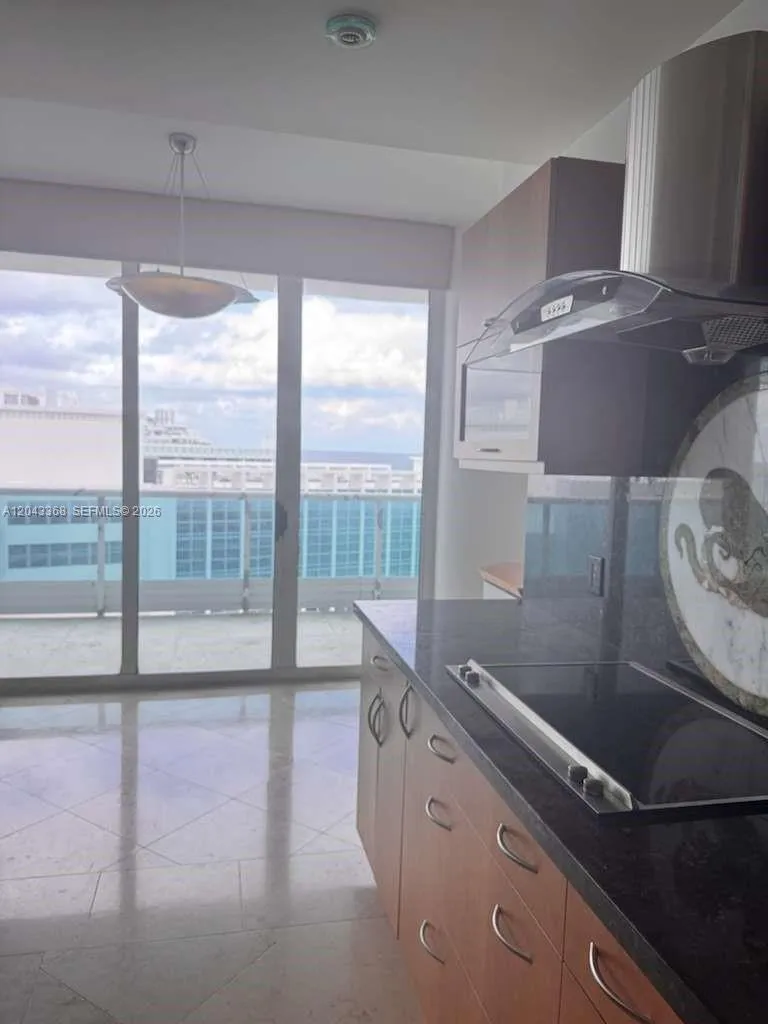 5025 Collins Ave #1602 Miami Beach, FL 33140