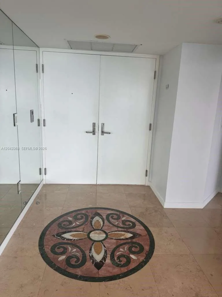 5025 Collins Ave #1602 Miami Beach, FL 33140