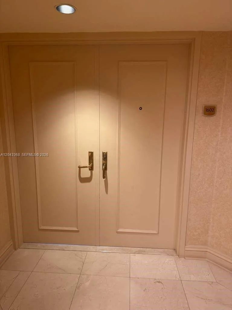 5025 Collins Ave #1602 Miami Beach, FL 33140