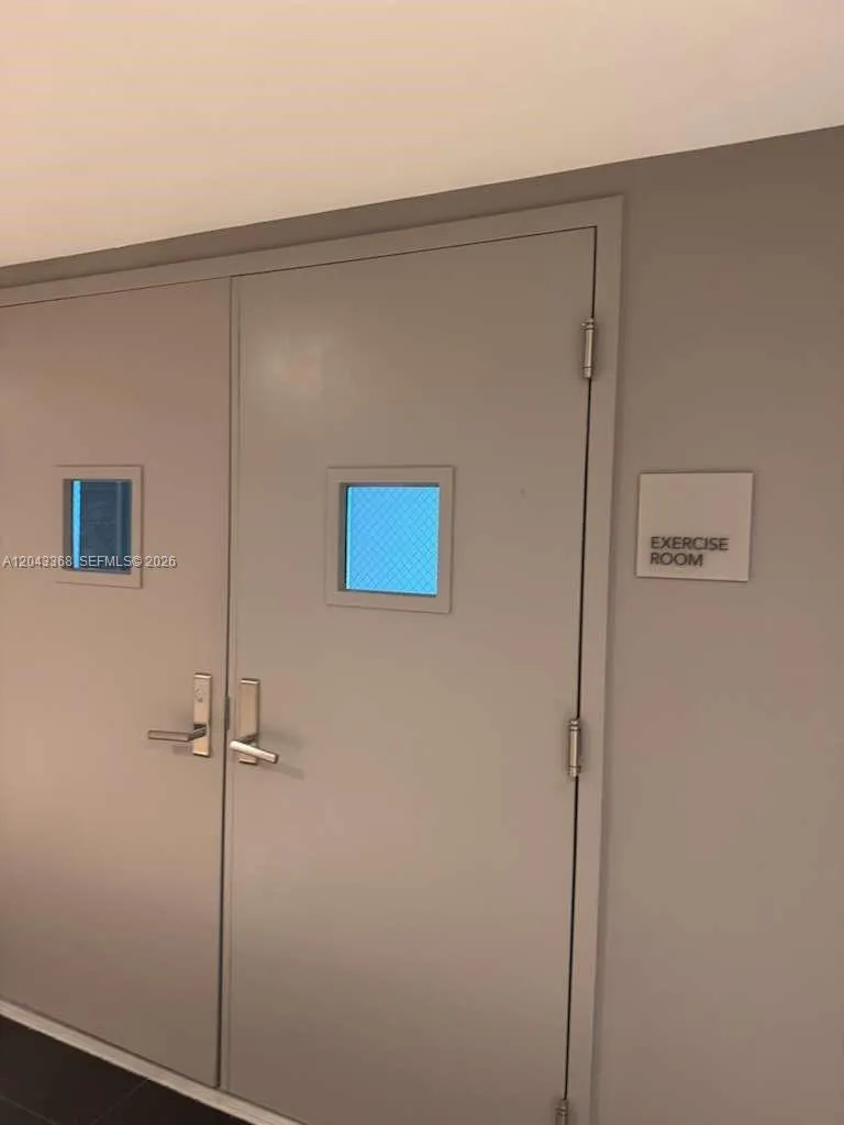 5025 Collins Ave #1602 Miami Beach, FL 33140