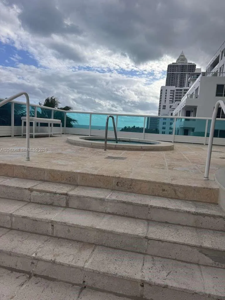 5025 Collins Ave #1602 Miami Beach, FL 33140