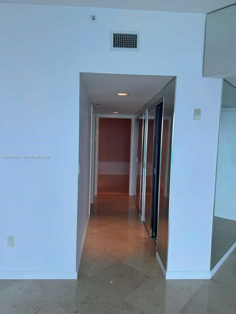 5025 Collins Ave #1602 Miami Beach, FL 33140