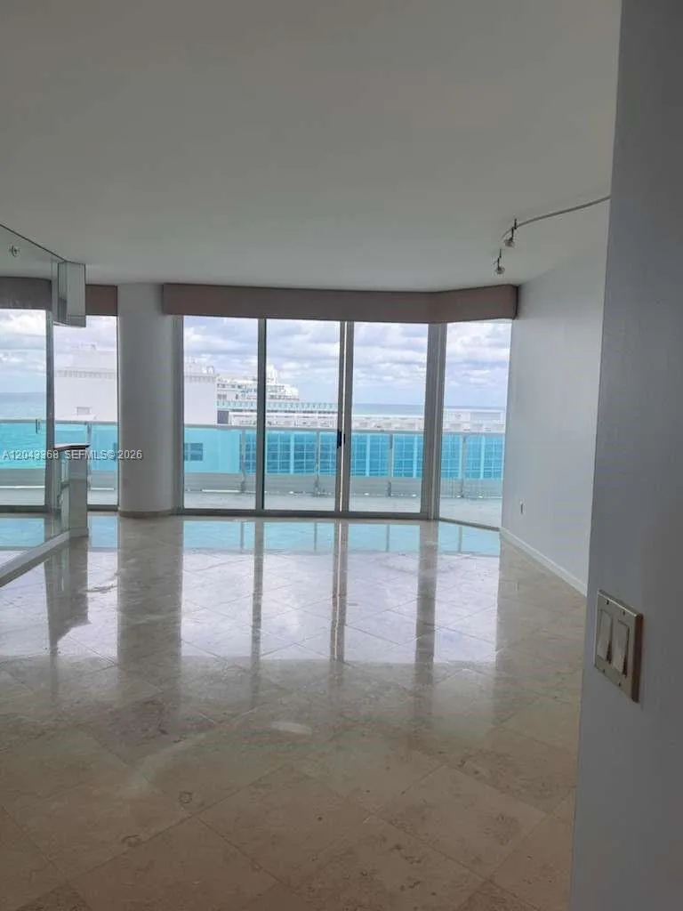 5025 Collins Ave #1602 Miami Beach, FL 33140