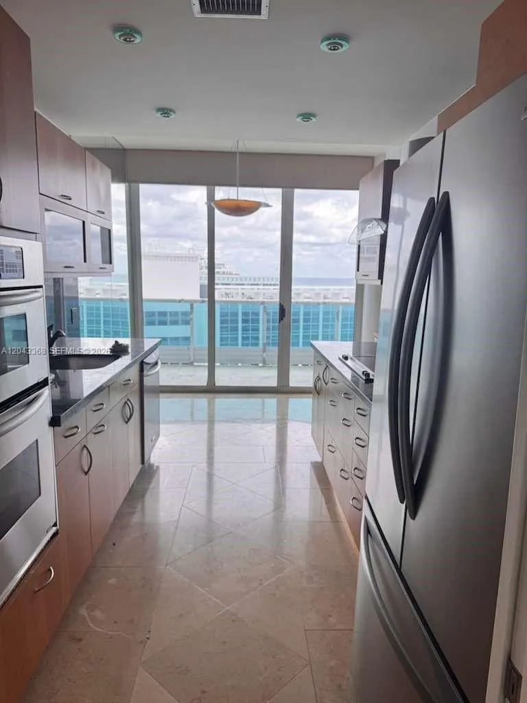 5025 Collins Ave #1602 Miami Beach, FL 33140