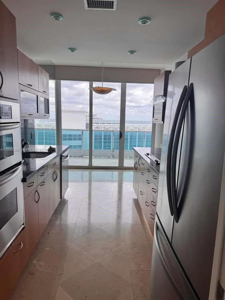 5025 Collins Ave #1602 Miami Beach, FL 33140