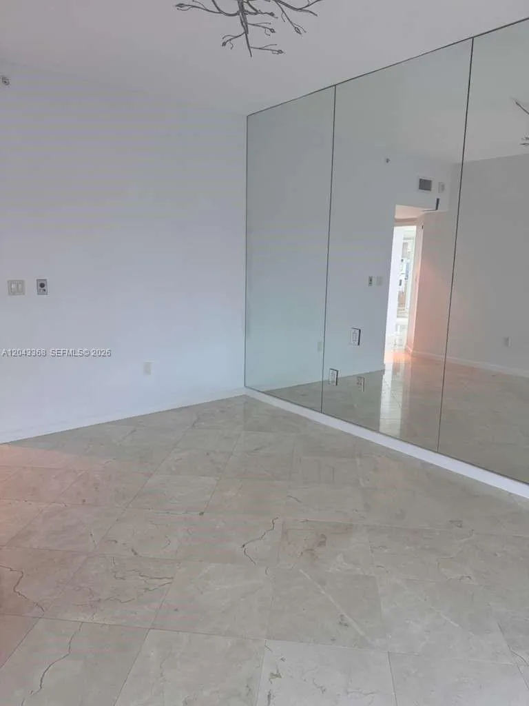 5025 Collins Ave #1602 Miami Beach, FL 33140