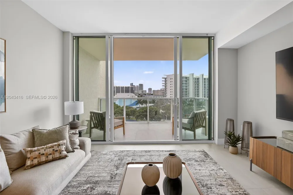 3330 NE 190th St #718 Aventura, FL 33180
