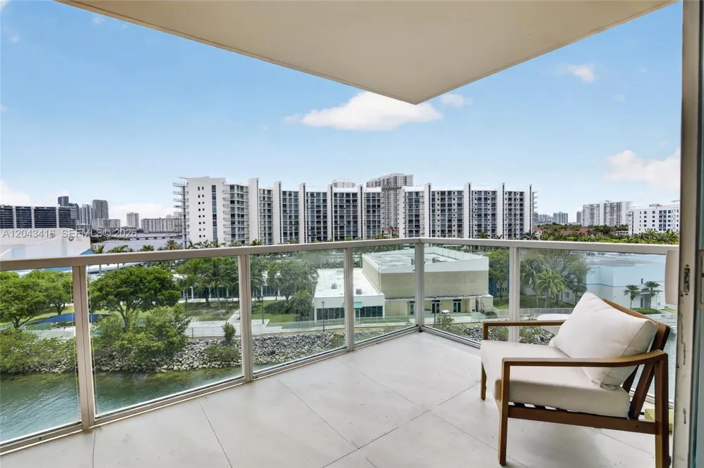 3330 NE 190th St #718 Aventura, FL 33180