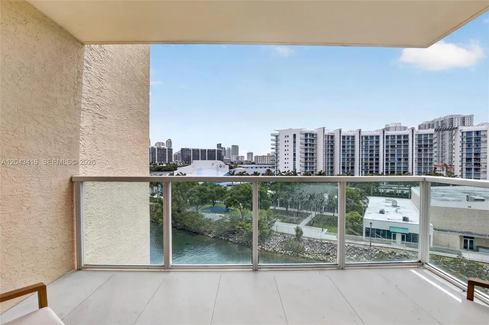 3330 NE 190th St #718 Aventura, FL 33180