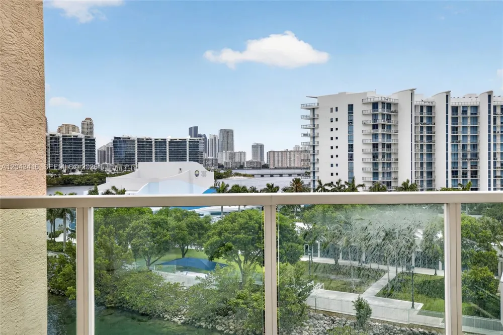 3330 NE 190th St #718 Aventura, FL 33180