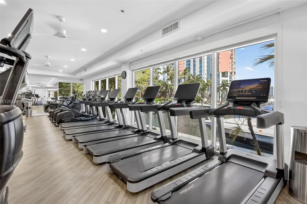 3330 NE 190th St #718 Aventura, FL 33180