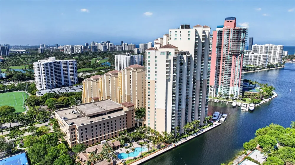 3330 NE 190th St #718 Aventura, FL 33180