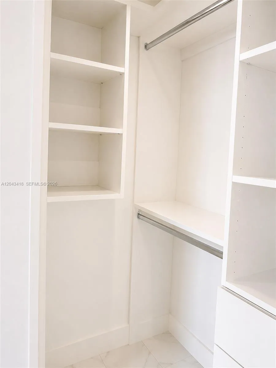 1300 Brickell Bay Dr #1806 Miami, FL 33131