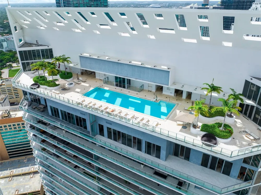 1300 Brickell Bay Dr #1806 Miami, FL 33131
