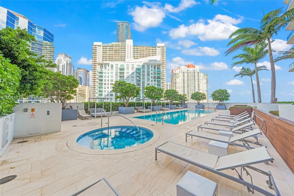 1300 Brickell Bay Dr #1806 Miami, FL 33131