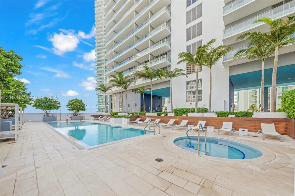1300 Brickell Bay Dr #1806 Miami, FL 33131