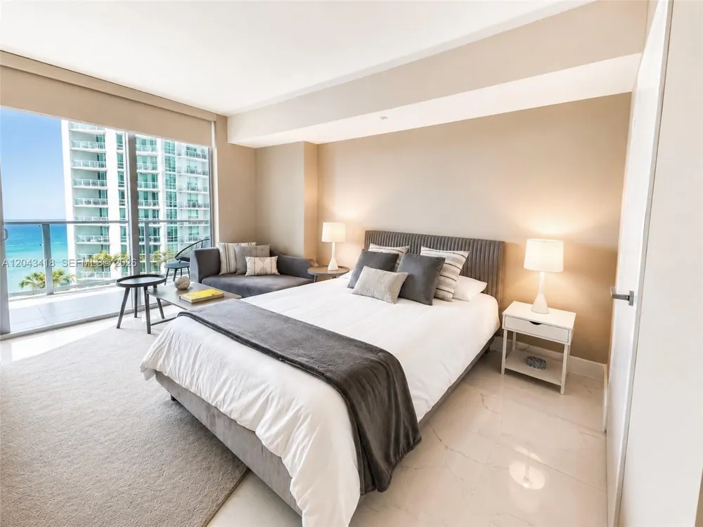 1300 Brickell Bay Dr #1806 Miami, FL 33131