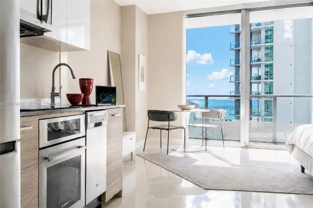 1300 Brickell Bay Dr #1806 Miami, FL 33131