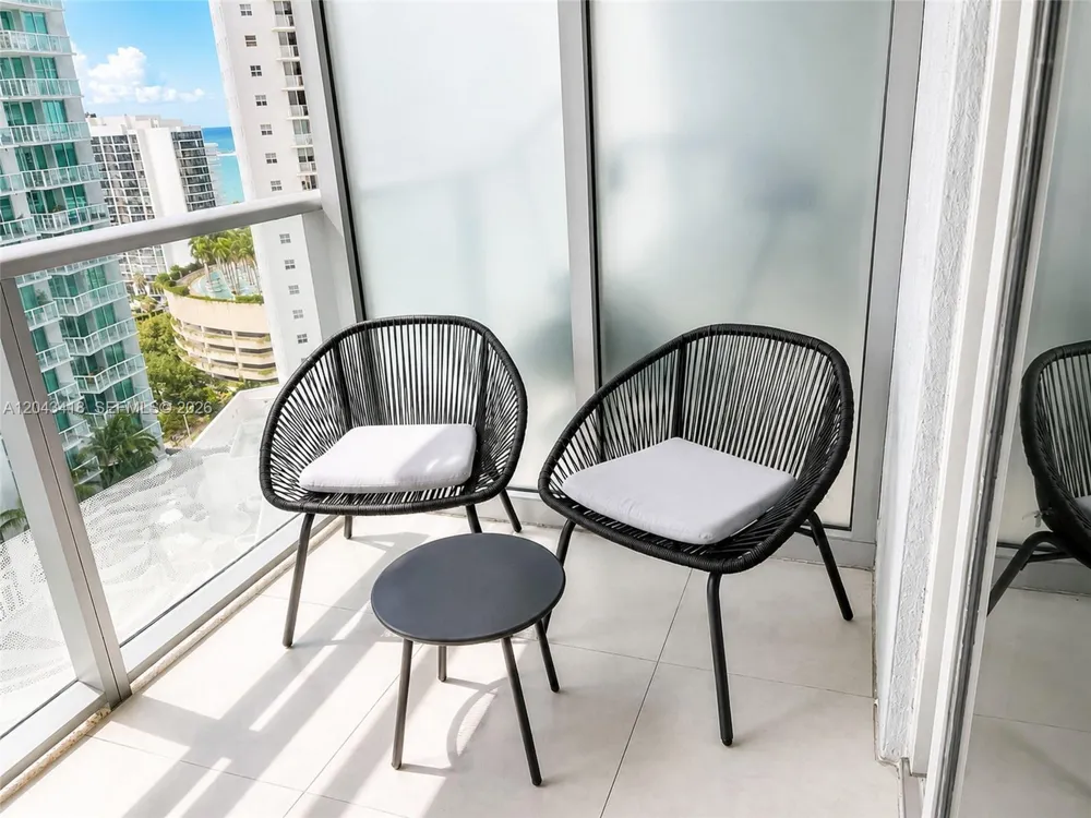 1300 Brickell Bay Dr #1806 Miami, FL 33131