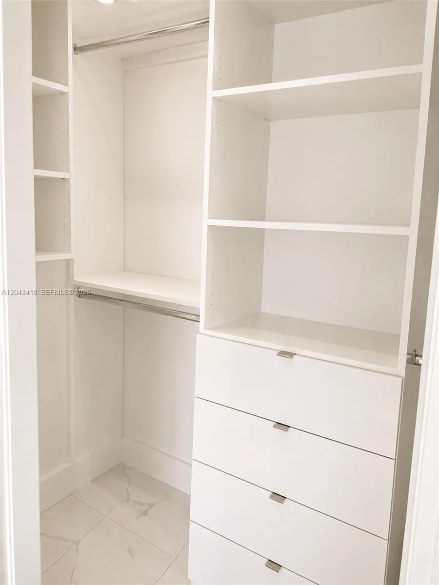 1300 Brickell Bay Dr #1806 Miami, FL 33131