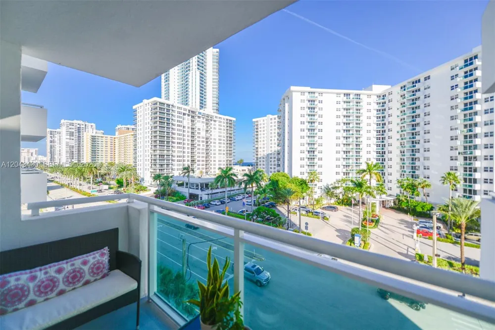 3000 S Ocean Dr #514 Hollywood, FL 33019