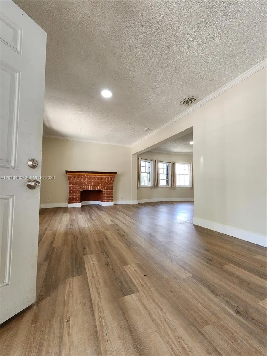 103 NW 35th St Miami, FL 33127