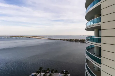 2127 Brickell Ave #2504