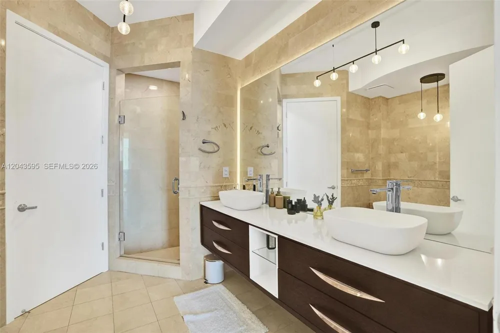 18101 Collins Ave #1607 Sunny Isles Beach, FL 33160