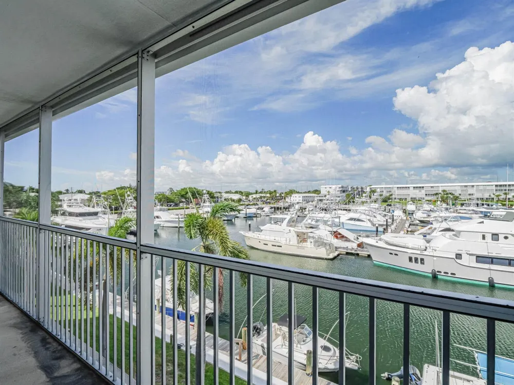 37 Yacht Club Drive #310 North Palm Beach, FL 33408