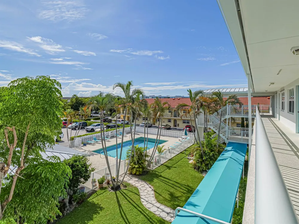 37 Yacht Club Drive #310 North Palm Beach, FL 33408