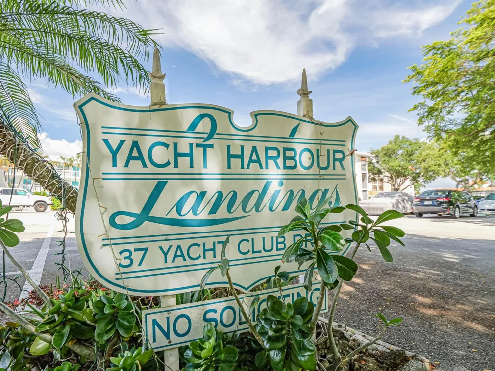 37 Yacht Club Drive #310 North Palm Beach, FL 33408