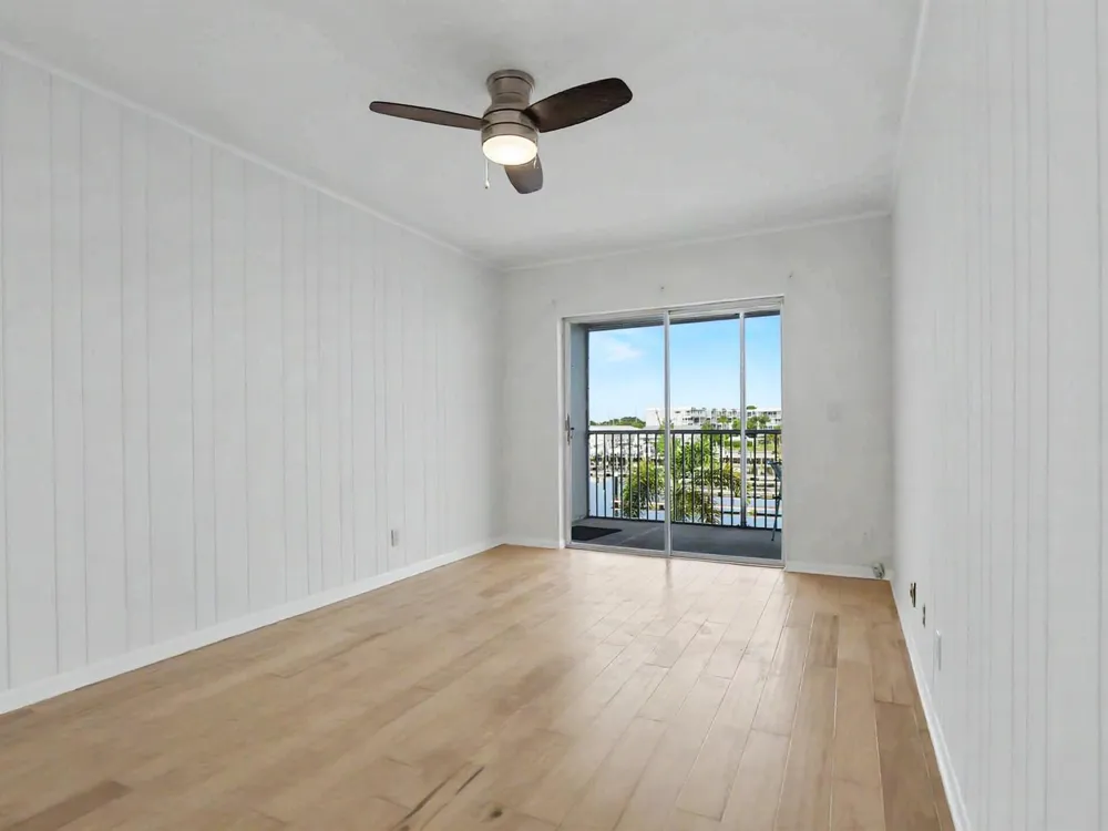 37 Yacht Club Drive #310 North Palm Beach, FL 33408