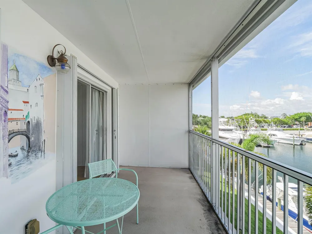 37 Yacht Club Drive #310 North Palm Beach, FL 33408