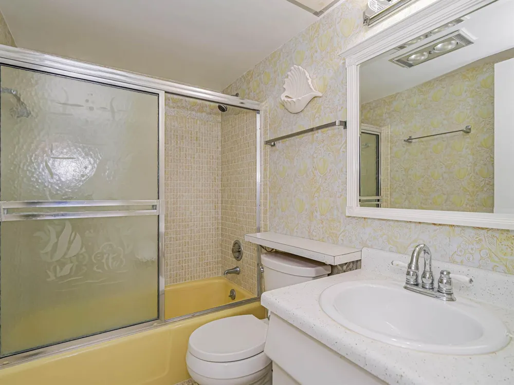 37 Yacht Club Drive #310 North Palm Beach, FL 33408