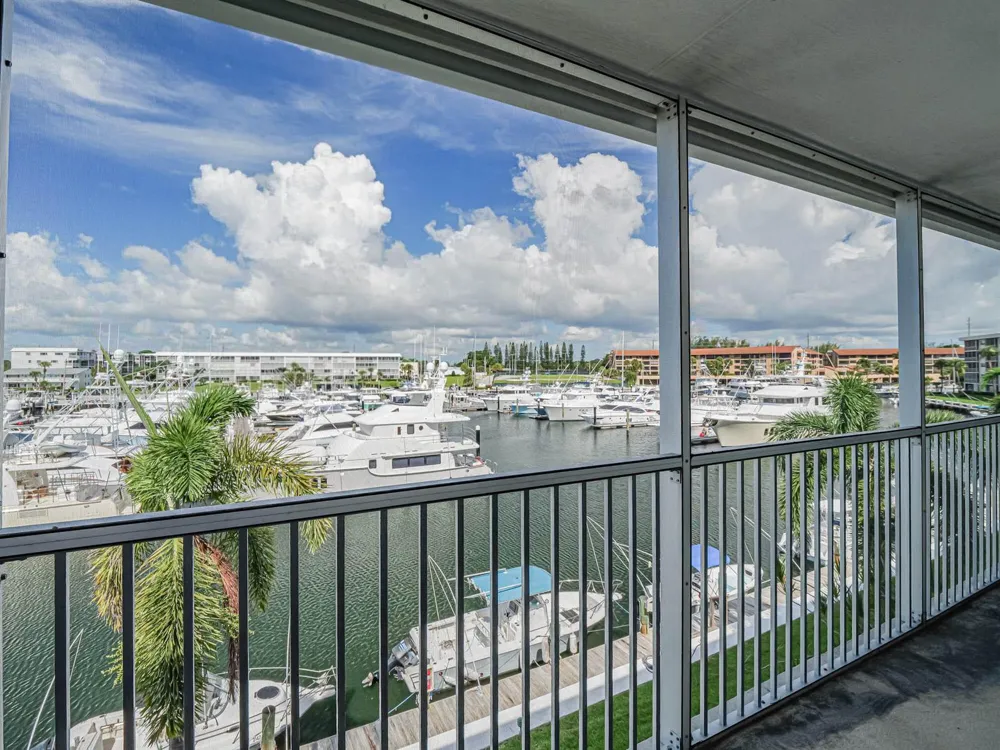 37 Yacht Club Drive #310 North Palm Beach, FL 33408