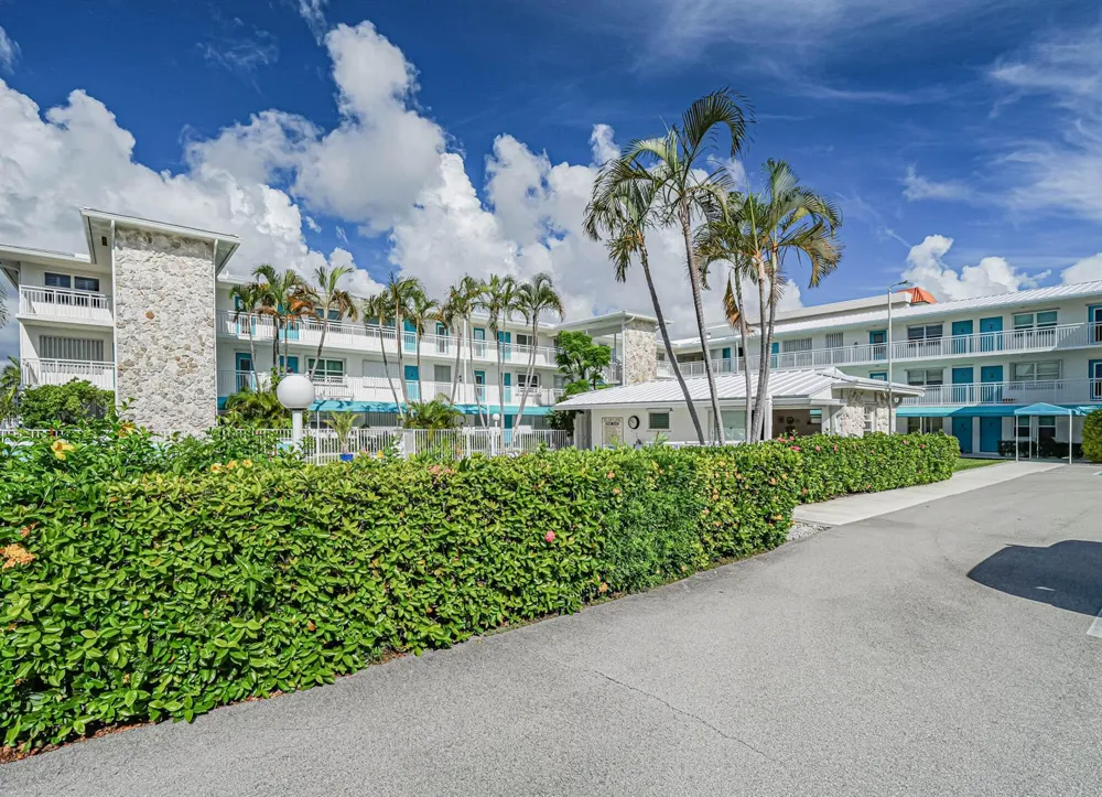 37 Yacht Club Drive #310 North Palm Beach, FL 33408