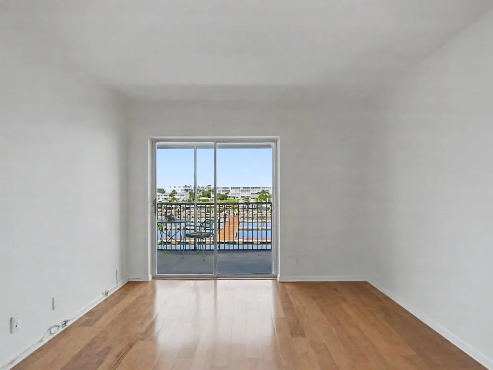 37 Yacht Club Drive #310 North Palm Beach, FL 33408