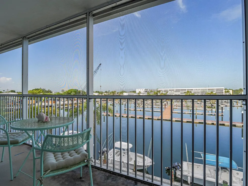 37 Yacht Club Drive #310 North Palm Beach, FL 33408
