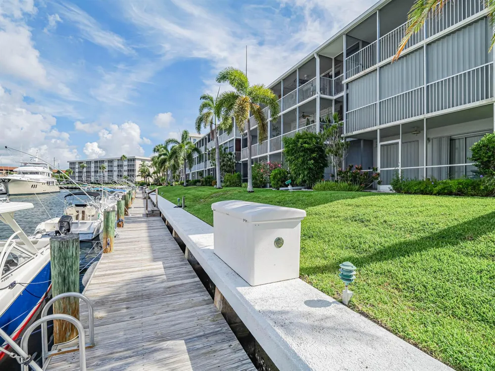 37 Yacht Club Drive #310 North Palm Beach, FL 33408