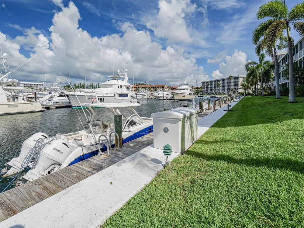 37 Yacht Club Drive #310 North Palm Beach, FL 33408