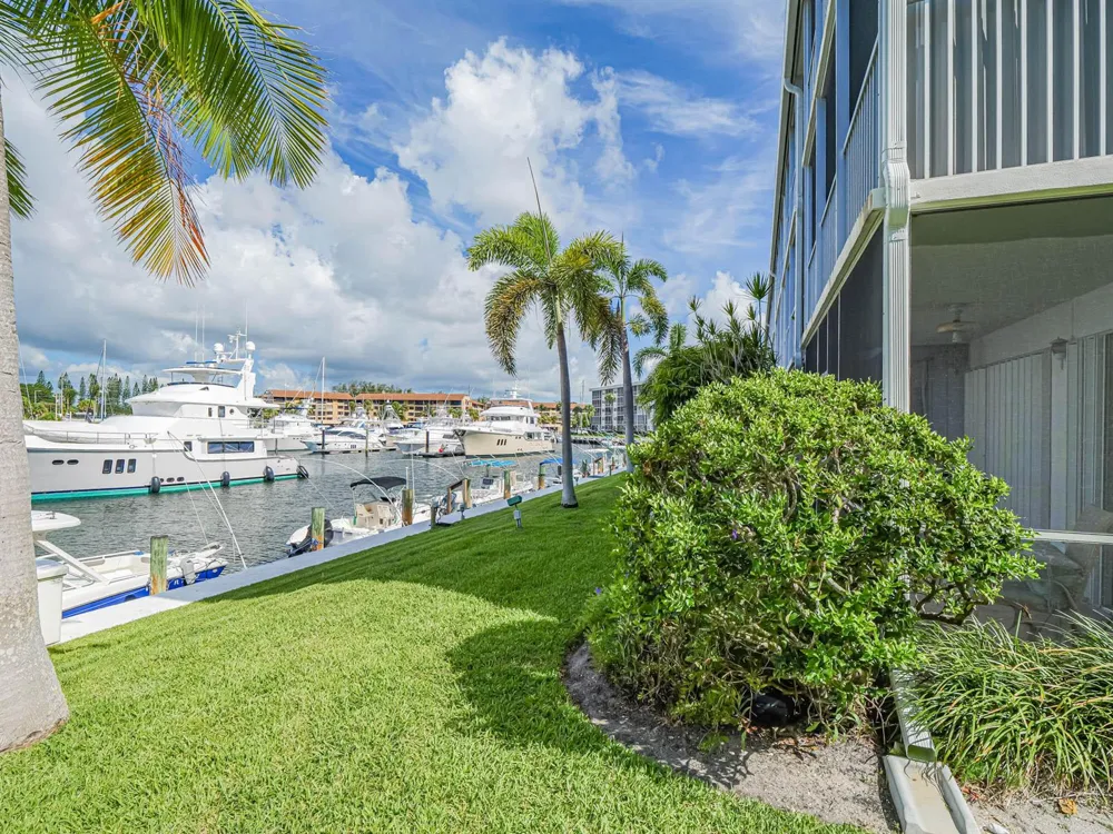 37 Yacht Club Drive #310 North Palm Beach, FL 33408